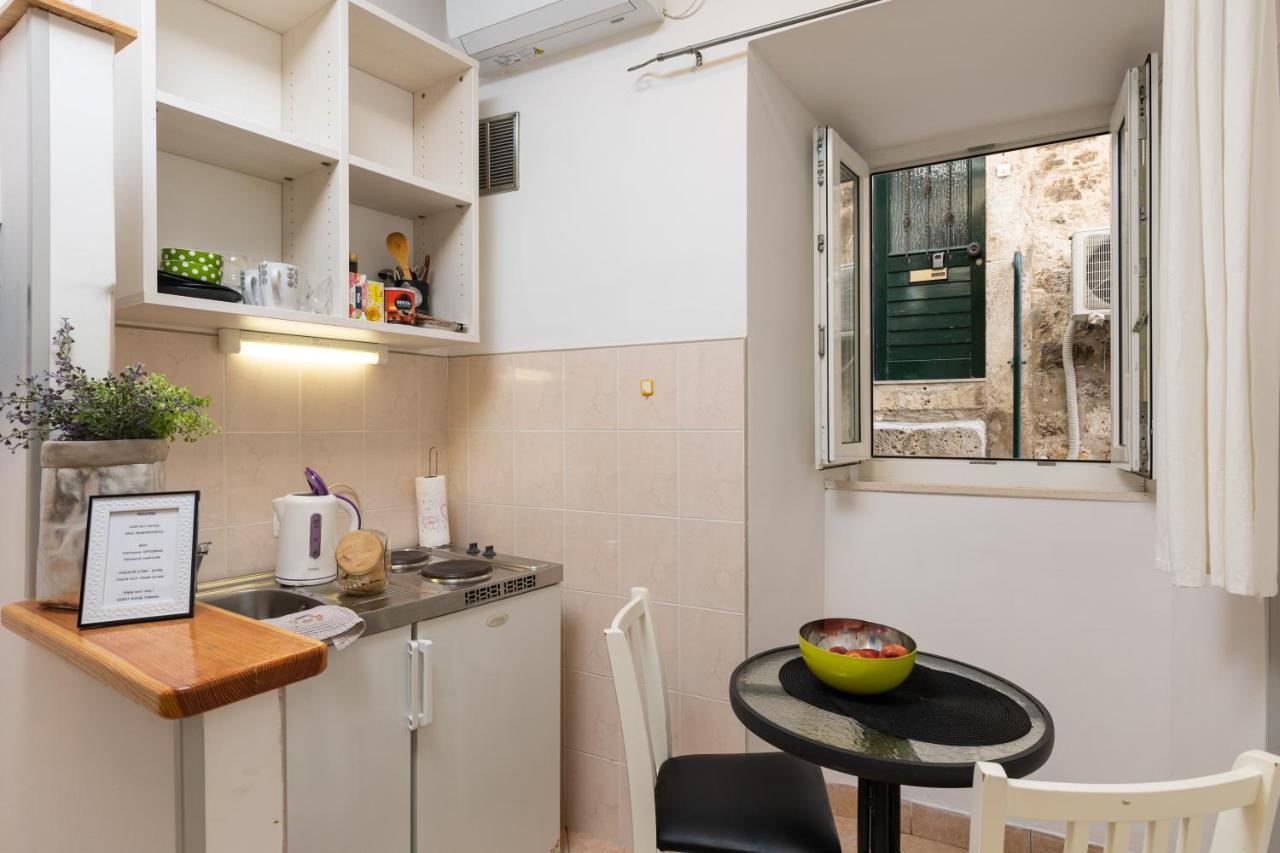 Tomasi Guest house